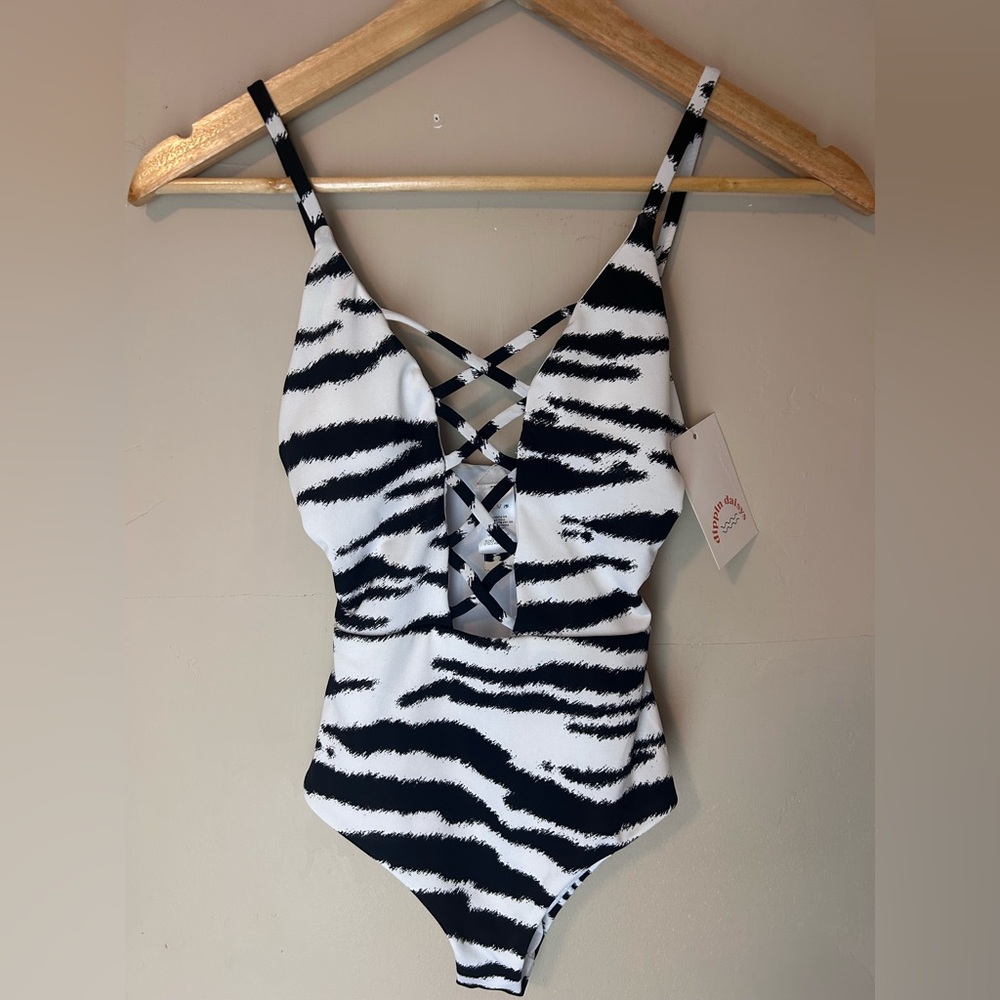 NWT Dippin’ Daisy’s One Bliss Zebra Print One Piece Bathing Suit Size S Swimwear - Picture 2 of 13